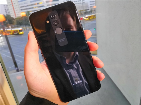 华为推Mate 20 Lite:6.3寸刘海屏