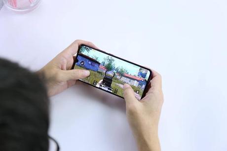 vivo X23开售：买它还是买iPhone Xs
