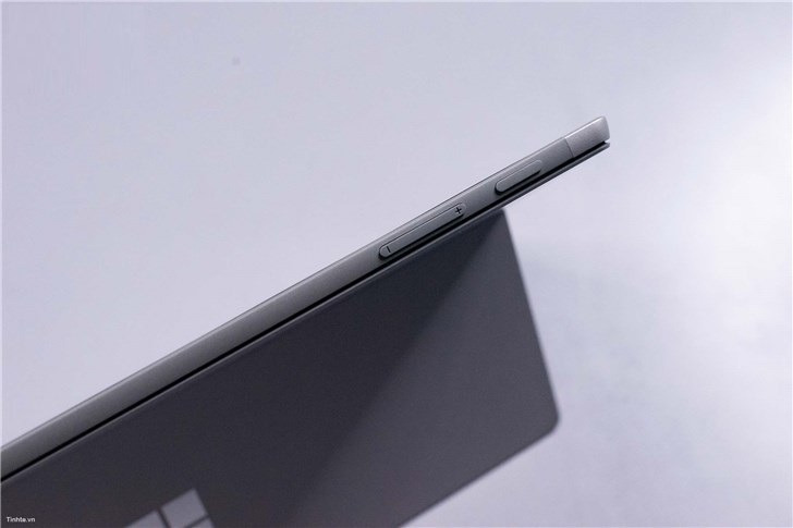 微软Surface Pro 6真机疑似亮相:配置USB-C接口