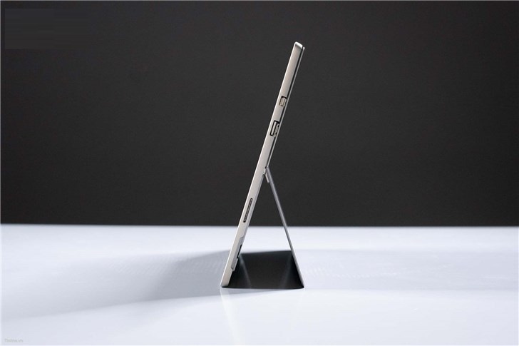 微软Surface Pro 6真机疑似亮相:配置USB-C接口