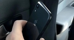 疑似iPhone 9真机谍照露面：后置单摄面积较大
