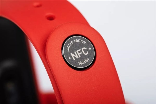 小米手环3 NFC限量纪念版：到底是什么让它腕带都限量