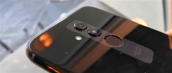 华为推Mate 20 Lite:6.3寸刘海屏