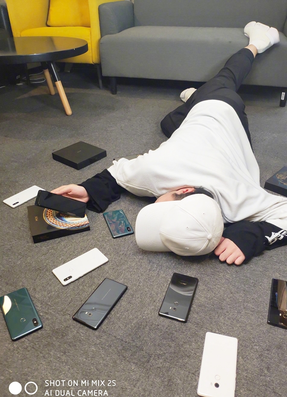 小米滑盖手机泄露:屏占比震撼 可能叫MIX 3