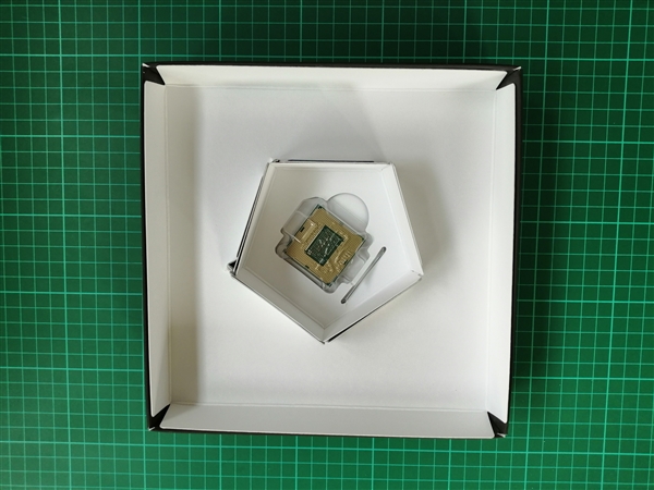 Intel i9-9900K样品泄露：原来长这样！