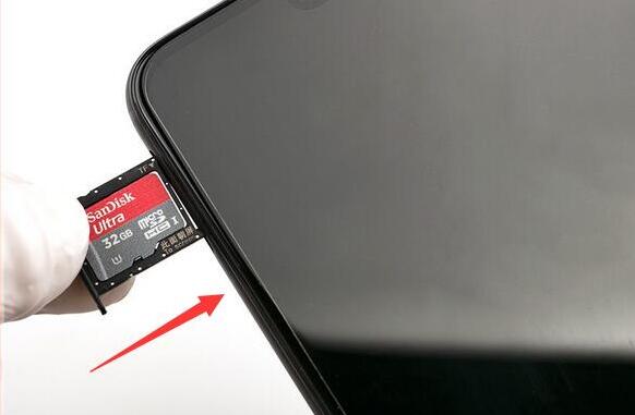 荣耀畅玩8c插内存卡的具体讲解