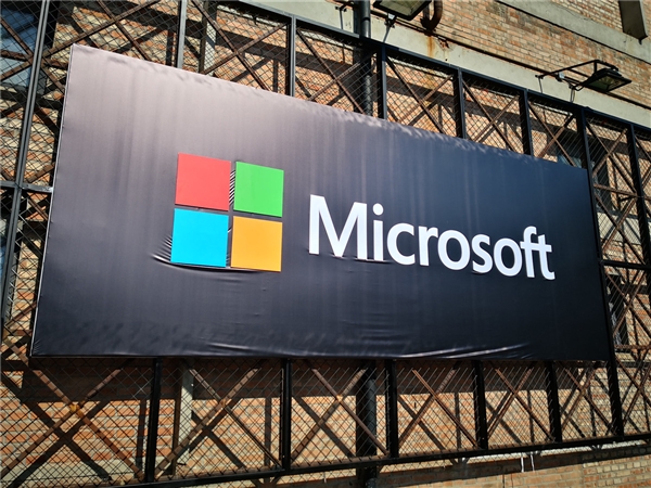 意外！微软推双屏Lumia：超科幻！