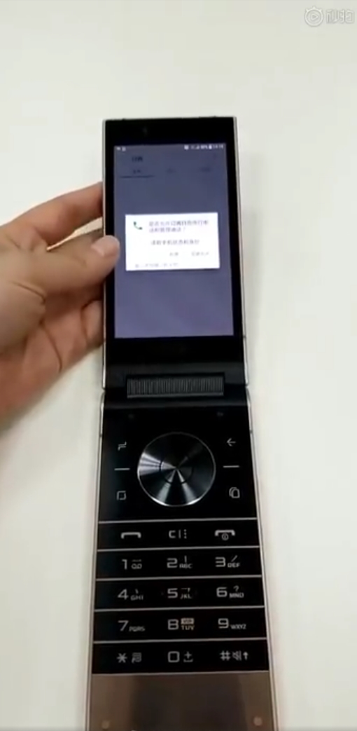 三星W2019上手视频曝光：双屏幕+实体键盘