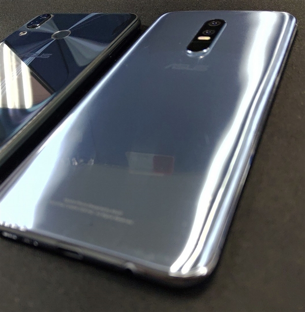华硕ZenFone 6上手视频曝光：“斜刘海”设计