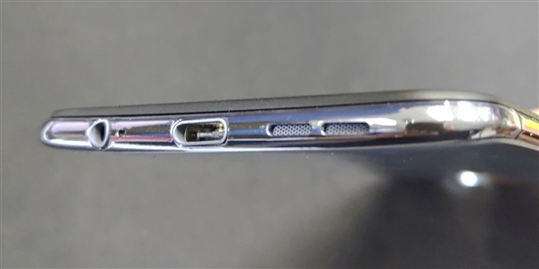 华硕ZenFone 6上手视频曝光：“斜刘海”设计