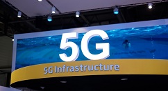 OPPO打出了世界上第一个5G手机微信视频通话