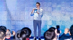 世界上第一款可折叠手机FlexPai柔派正式上线！