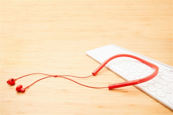 小米蓝牙项圈耳机青春版正式上线：支持快充