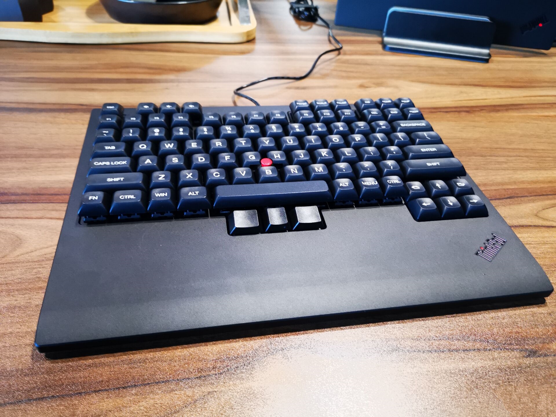 联想新款机械键盘露面：外观方方正正