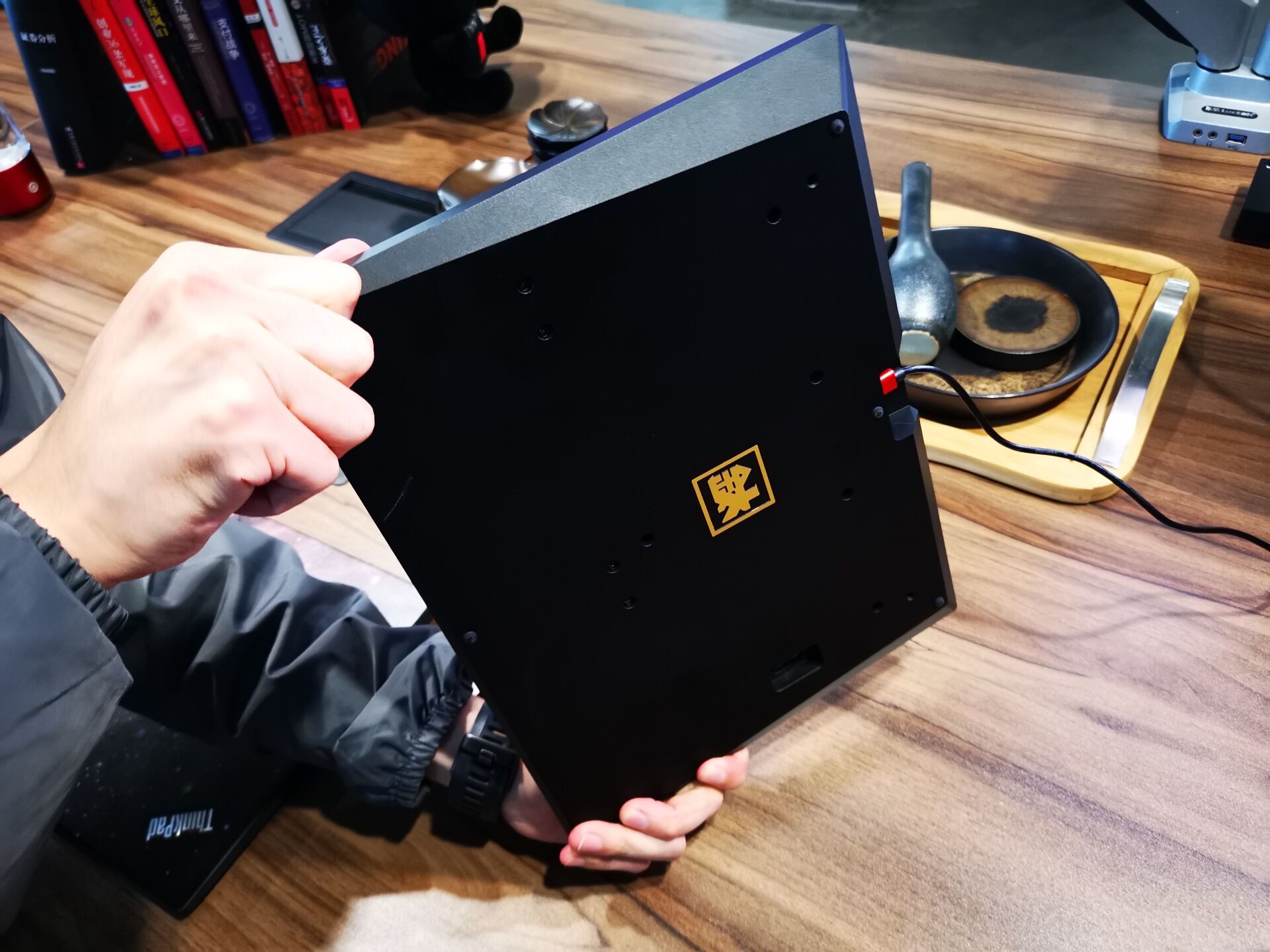 联想新款机械键盘露面：外观方方正正