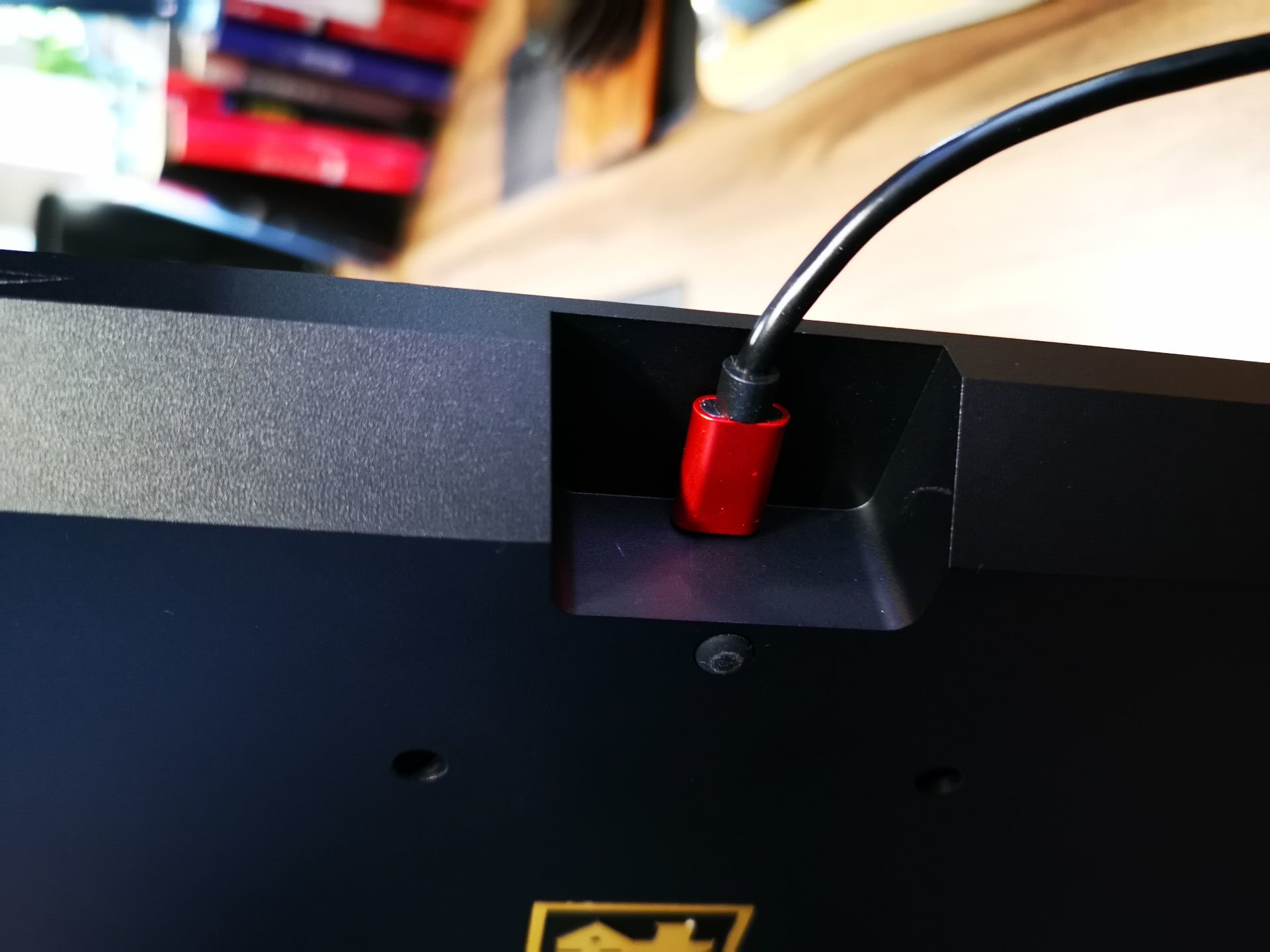 联想新款机械键盘露面：外观方方正正