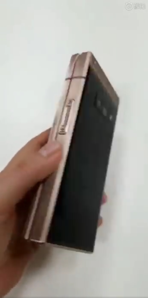 三星W2019上手视频曝光：双屏幕+实体键盘