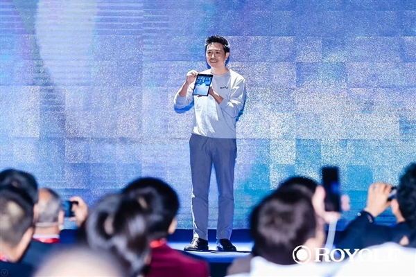 世界上第一款可折叠手机FlexPai柔派正式上线！