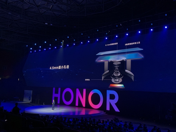荣耀V20正式上线：首创屏下摄像头4.5mm超小孔径