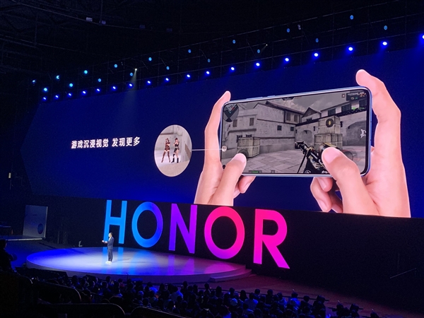 荣耀V20正式上线：首创屏下摄像头4.5mm超小孔径