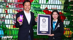 小米Play创吉尼斯世界纪录，拼了个圣诞树