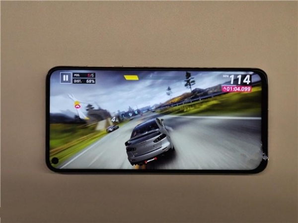 华为nova 4真机照曝光：额头和左右两边等宽