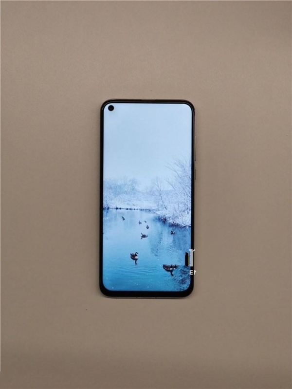 官方放出华为nova 4预热视频：依然能看到下巴