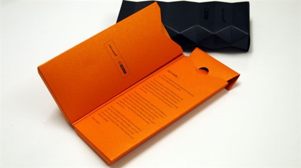 下周二，一加6T迈凯伦定制版正式亮相海外