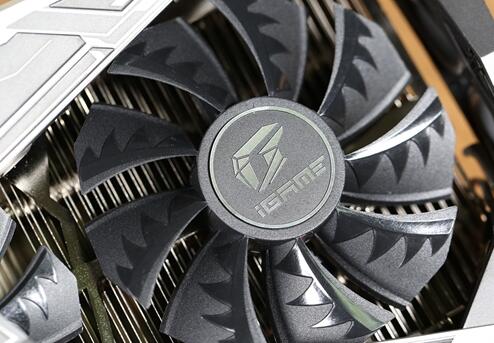 这款RTX 2080感受下：全彩LCD屏幕！