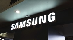 三星Galaxy S10真机谍照现身网络：左右黑边很窄