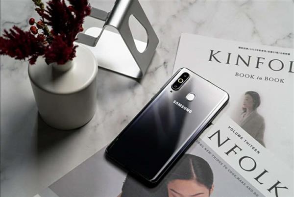 三星Galaxy A8s正式出售：2799元