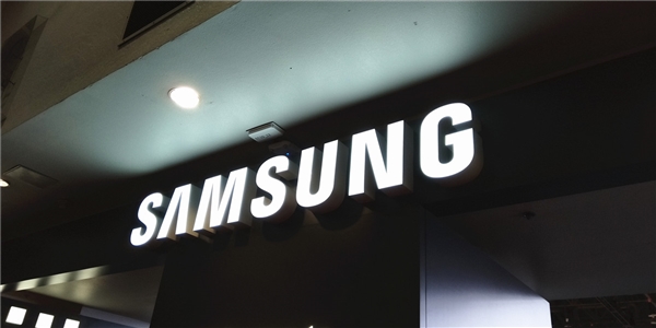 三星新款无线充电器亮相FCC：最高支持12V2.1A