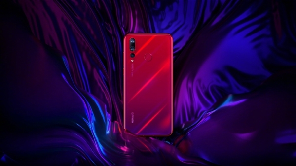 今年手机行业将迎来挖孔屏时代