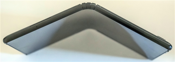 TCL展示折叠屏方案：成本足够低