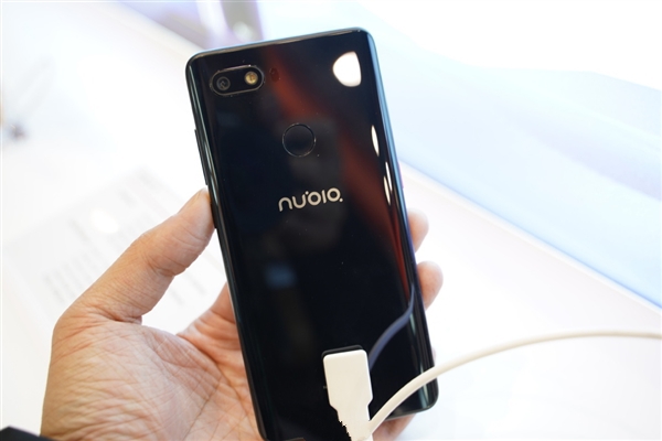 Nubia mini 5G正式亮相：搭载骁龙855