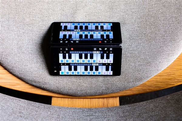 中兴AXON M京东秒杀，6GB+128GB版只要1988元