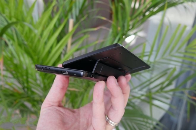 Fxtec Pro1正式亮相：配备侧滑式全键盘