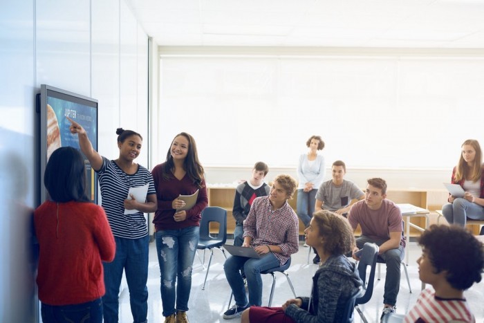 戴尔带来75英寸4K交互式触摸显示器