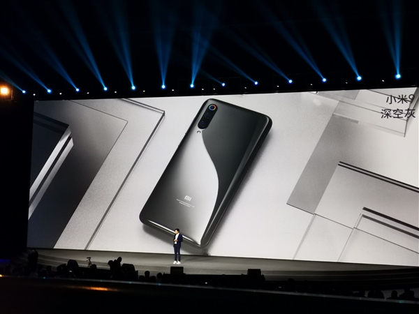 小米9首发露面：全息幻彩色系，美轮美奂