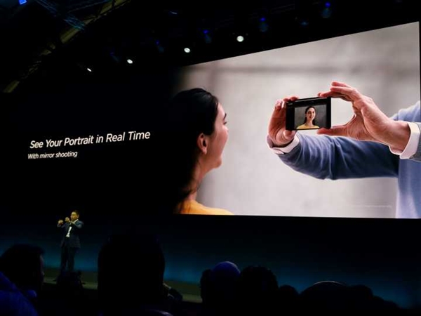 华为Mate X正式上线：首创“外翻”设计