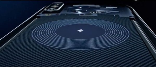 小米9透明版露面：背部精心设计了装饰板