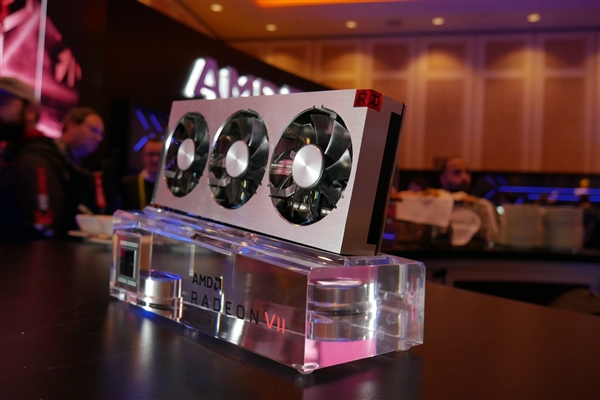 全球首款7nm游戏显卡！AMD Radeon VII正在跑分中