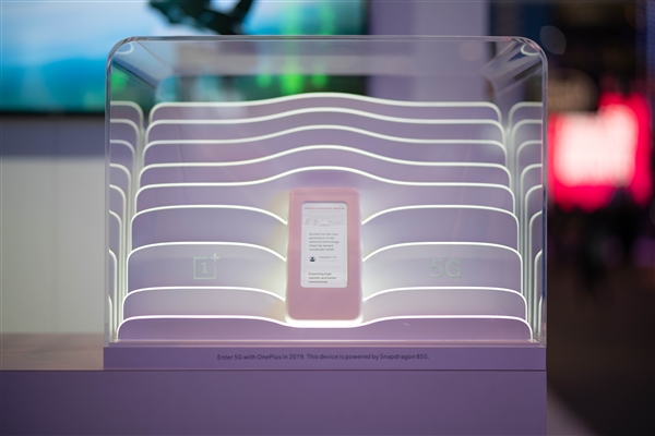 一加5G手机MWC2019上露面：带来5G云游戏体验