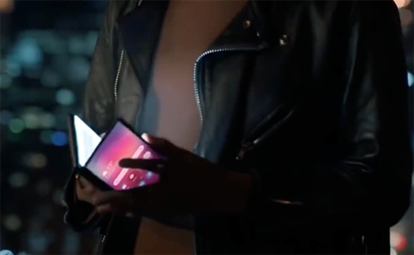 三星折叠屏手机宣传片意外泄露：像是一本书