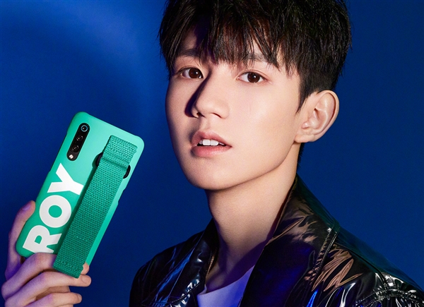 小米9真机谍照曝光：玻璃材质，非常好看