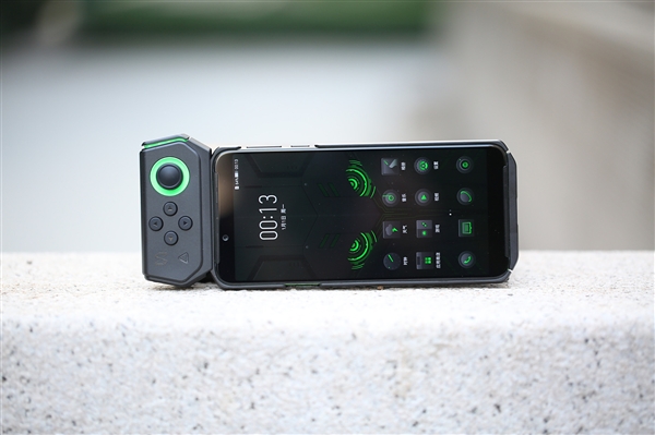 黑鲨新机获3C认证：标配27W充电器