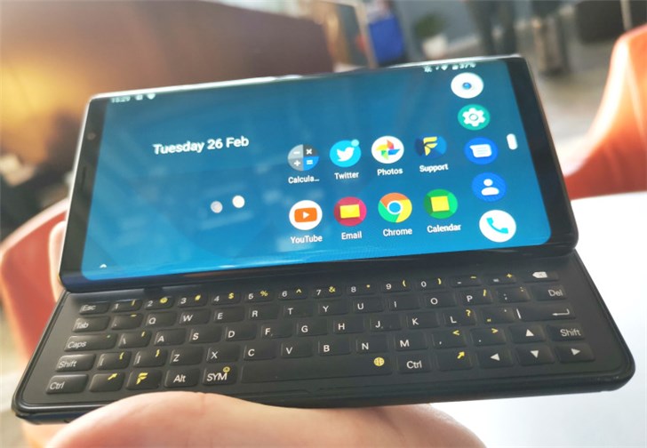 Fxtec Pro1正式亮相：配备侧滑式全键盘