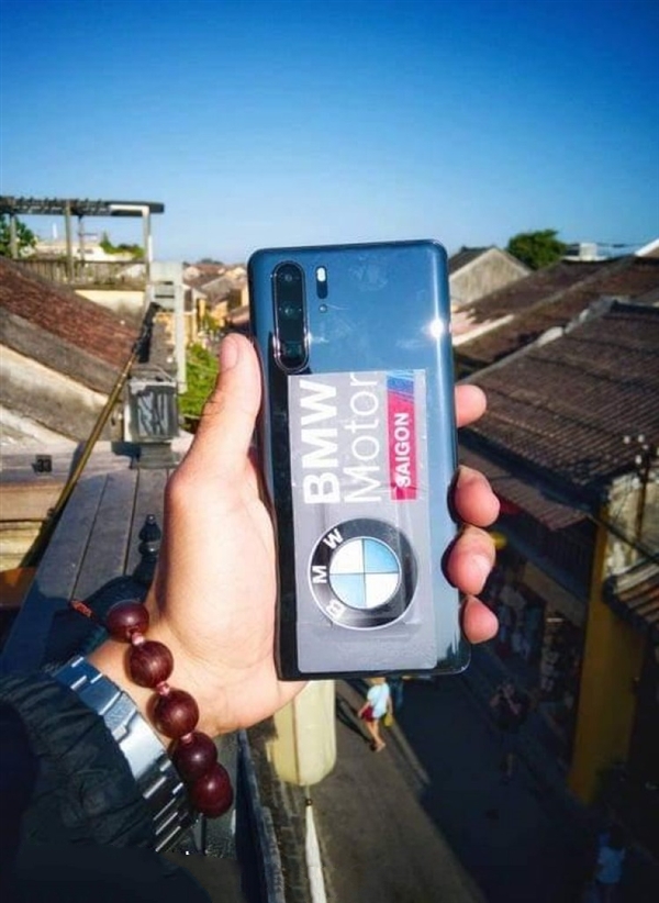 华为P30 Pro上手图被曝：搭载四颗摄像头