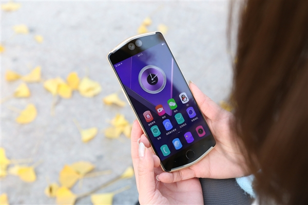 美图：今年年中前将完全关闭手机业务