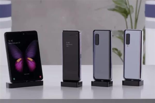 三星Galaxy Fold上手视频被曝：感受下